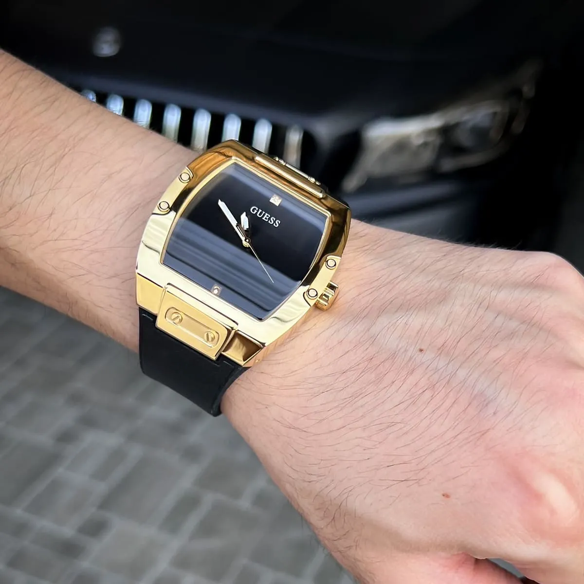 gw0386g3-guess-watch-men-square-black-dial-leather-strap-quartz-battery-analog-three-hand-phoenix_71